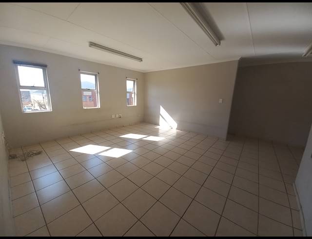 425M² WAREHOUSE TO LET IN POMONA